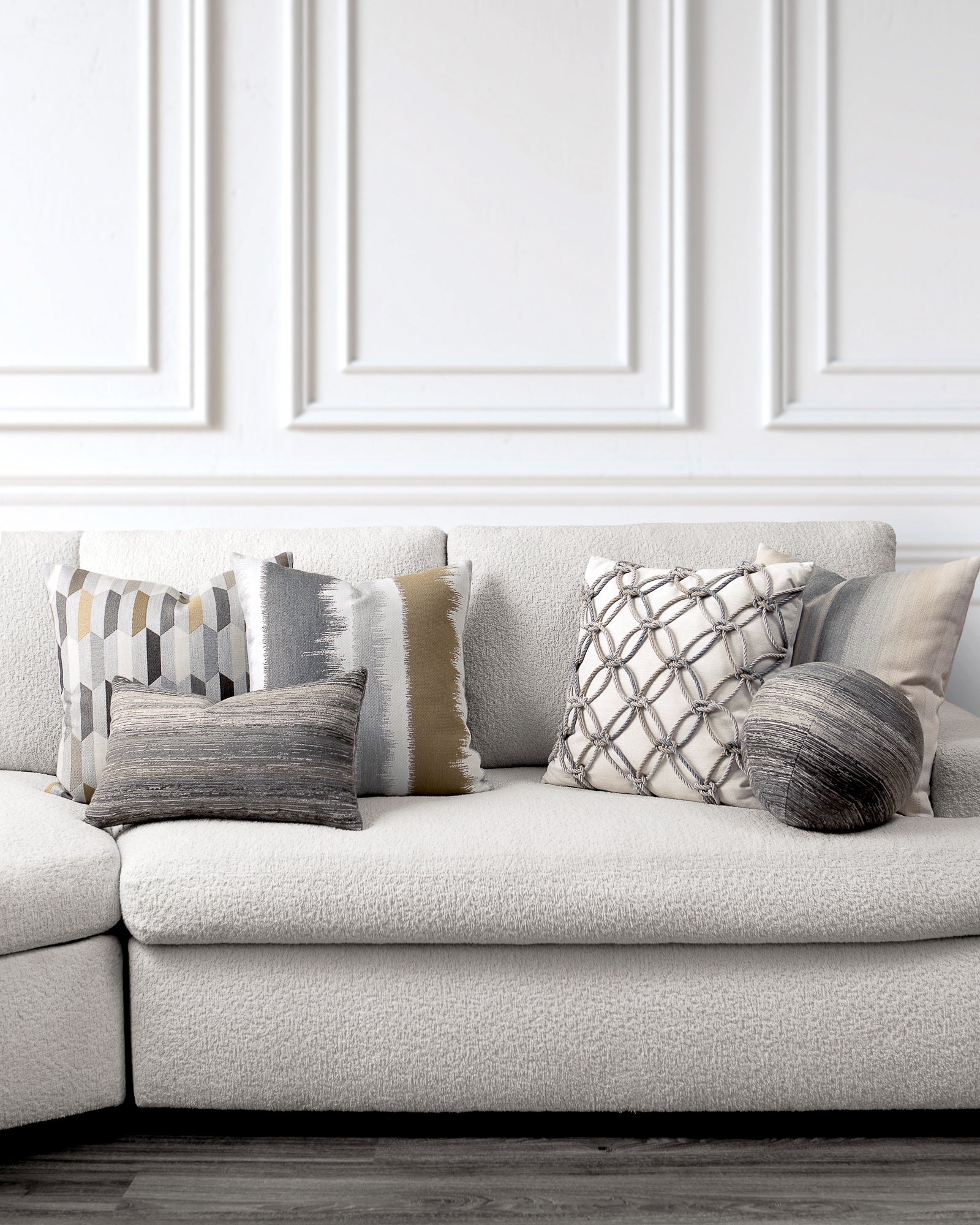 indoor environmental image of neutral coordinated pillow group by Elaine 