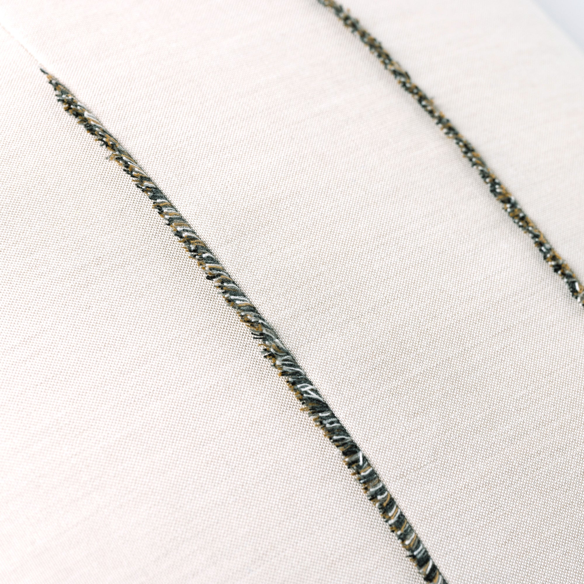 Micro Fringe Grigio | 20"x20"
