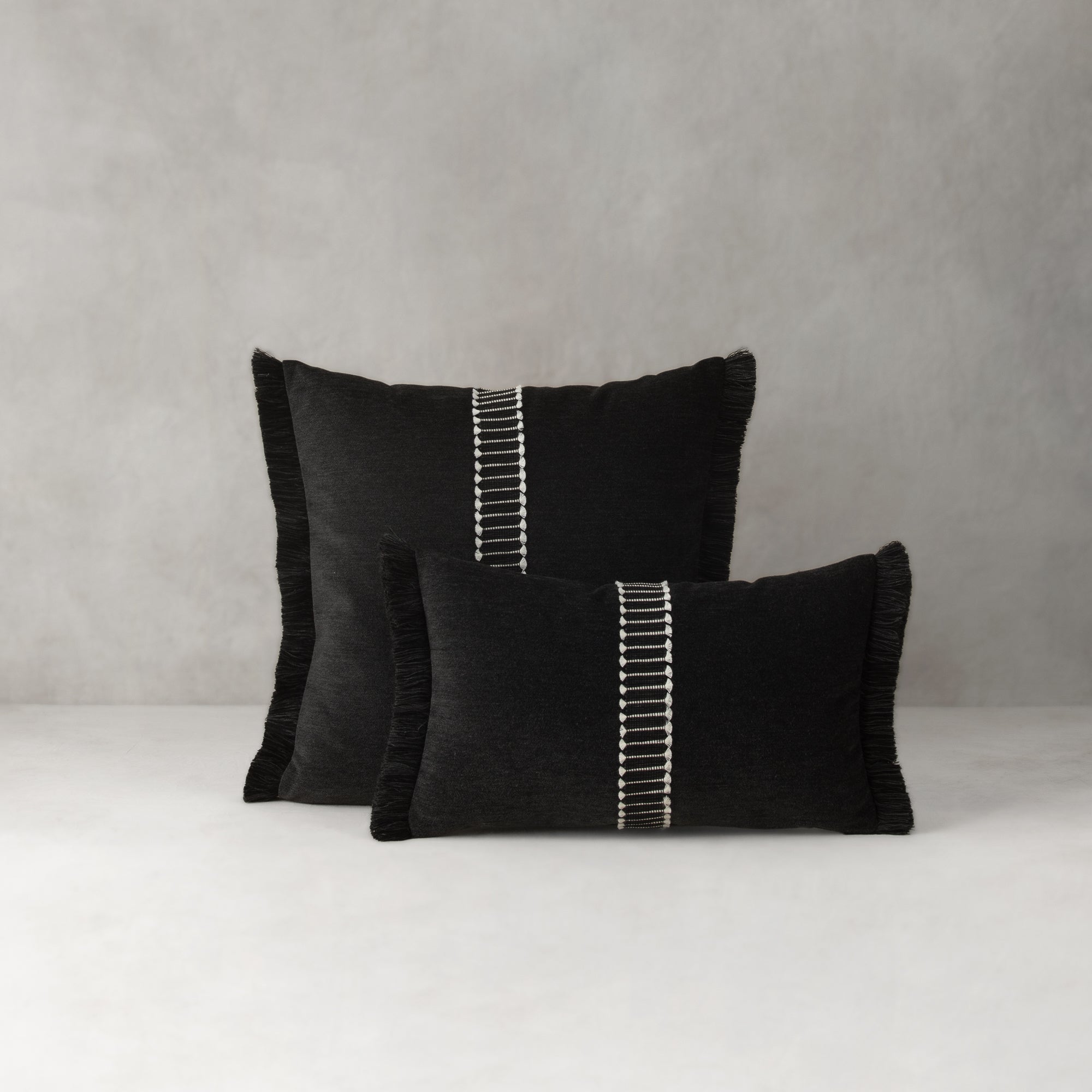 Splendor Charcoal | 20"x20"